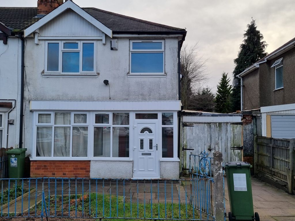 3 bed semi-detached house to rent in The Crossway, Leicester LE3, £1,100 pcm