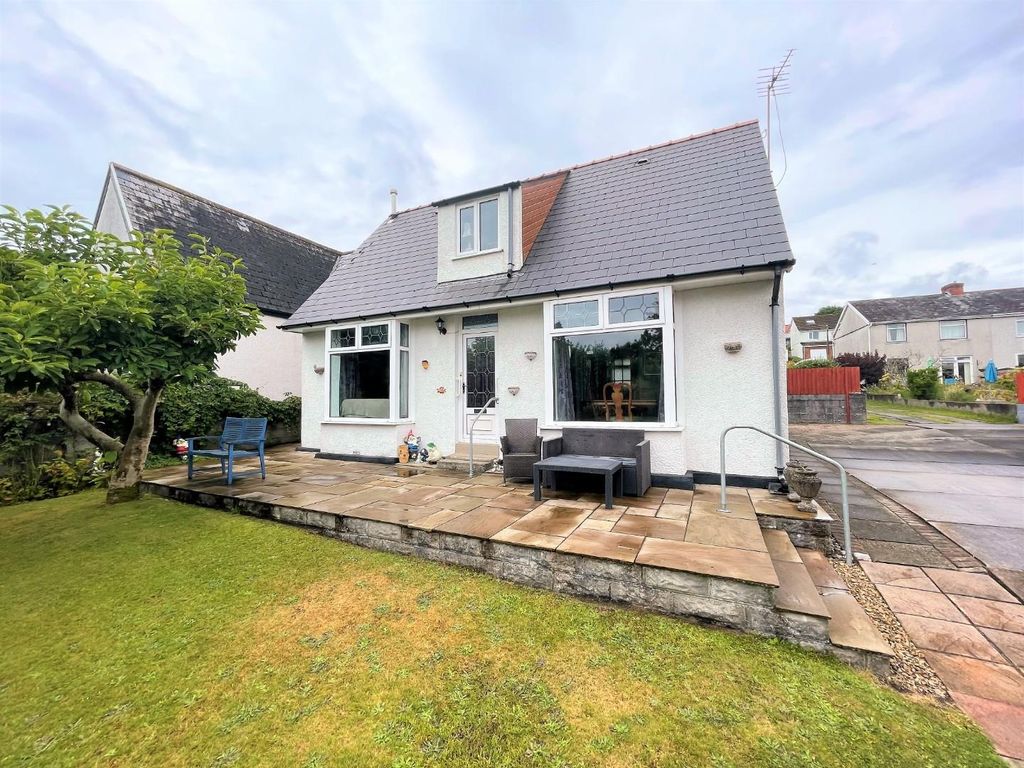 3 bed detached house for sale in The Close, West Cross, Swansea SA3, £310,000