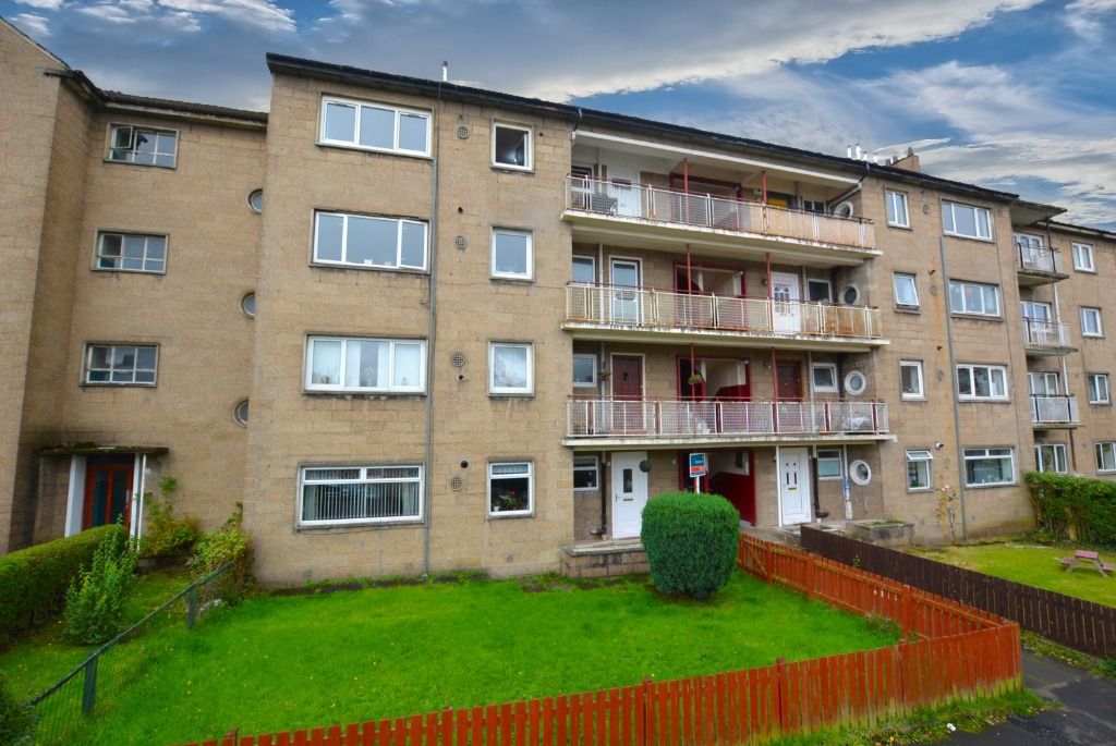 2 bed flat to rent in Kirkoswald Road, Newlands, Glasgow G43, £895 pcm