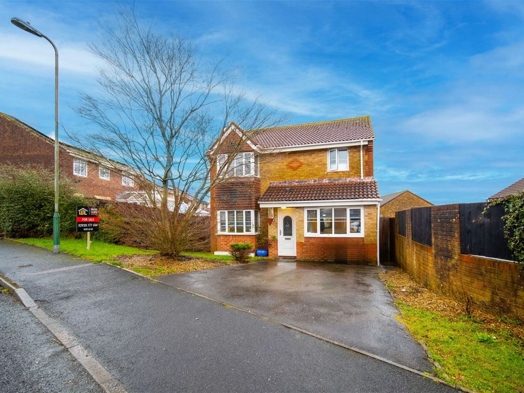 4 bed detached house for sale in Meadow Way, Caerphilly CF83, £370,000