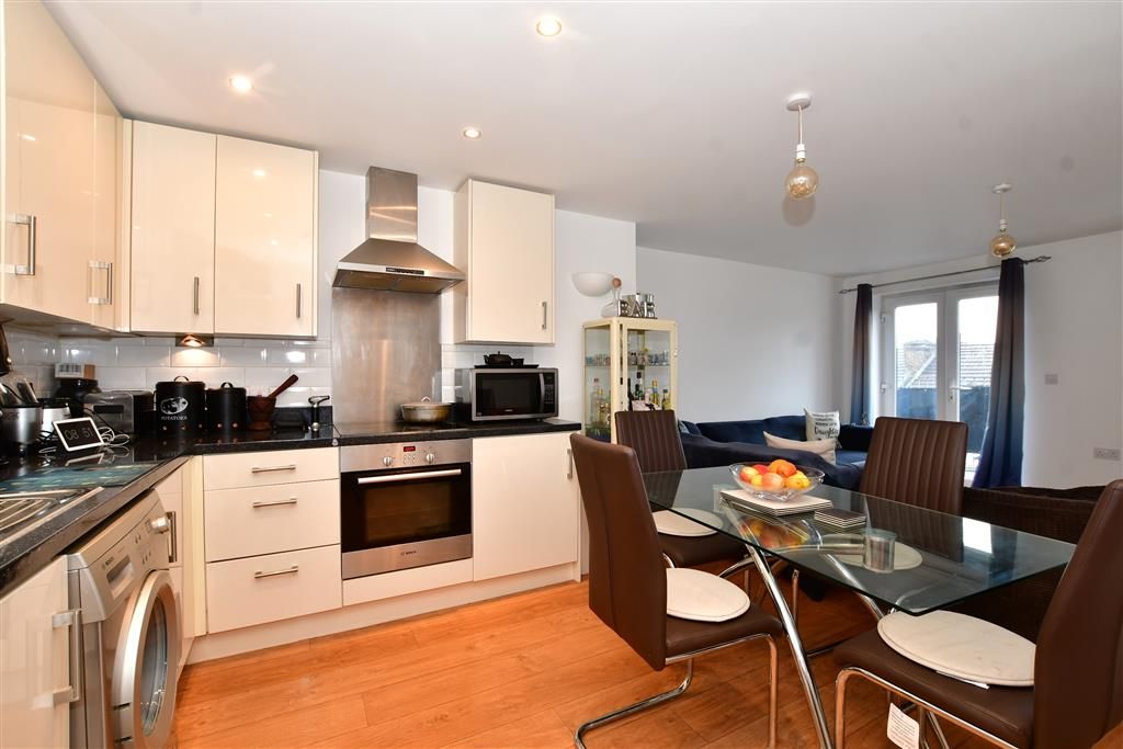 2 bed flat for sale in Canterbury Road, Croydon, Surrey CR0, £195,000