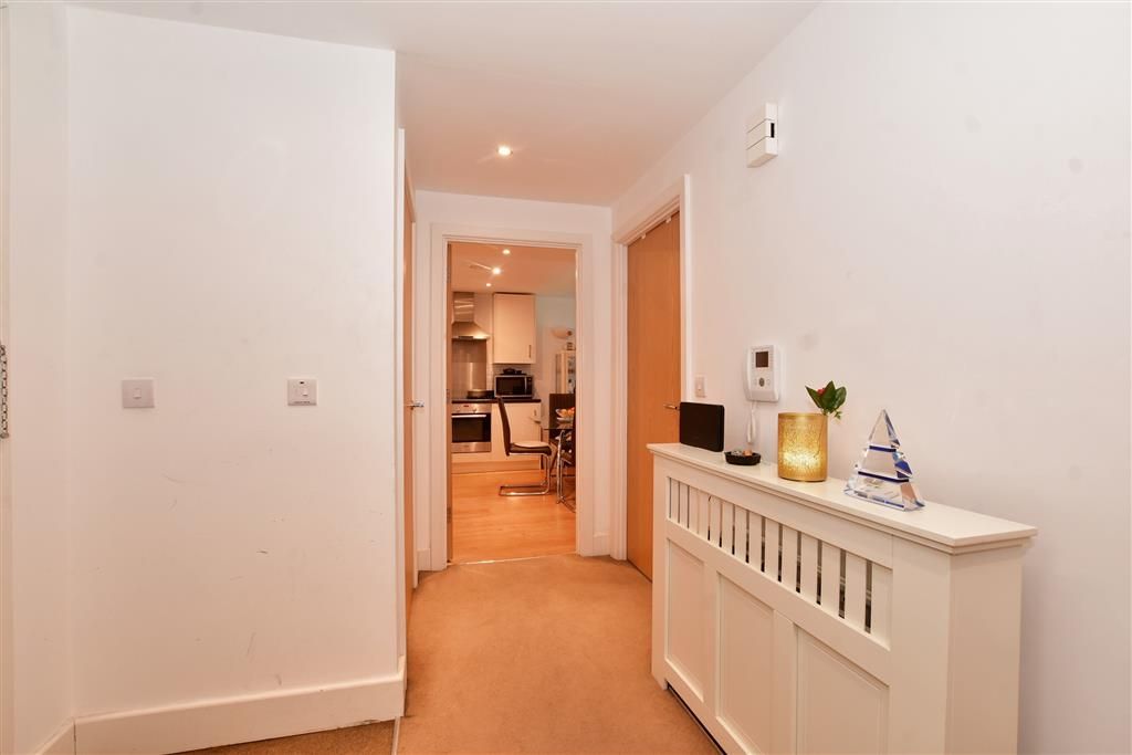 2 bed flat for sale in Canterbury Road, Croydon, Surrey CR0, £195,000