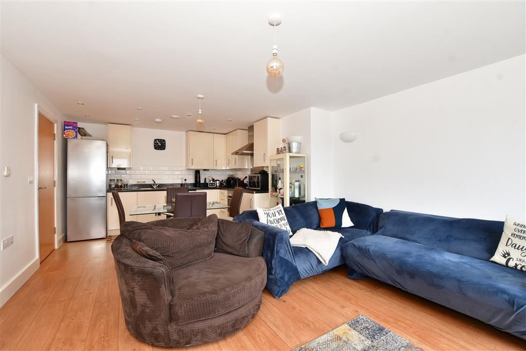 2 bed flat for sale in Canterbury Road, Croydon, Surrey CR0, £195,000