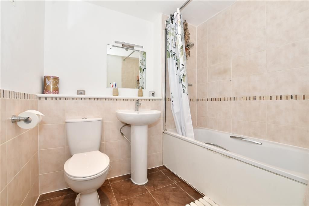 2 bed flat for sale in Canterbury Road, Croydon, Surrey CR0, £195,000