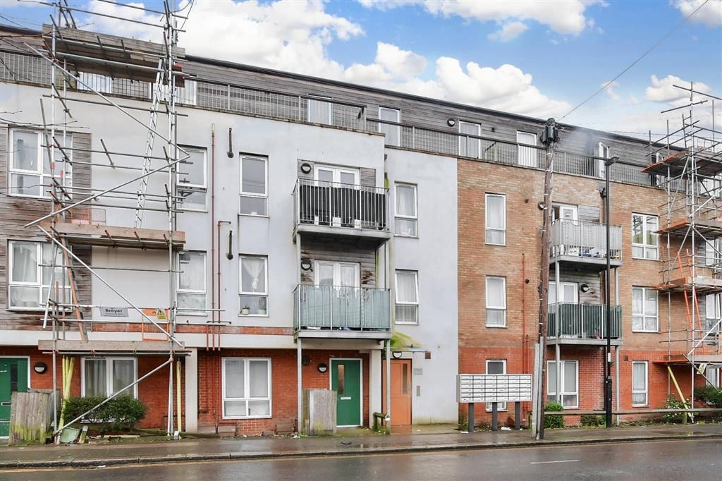 2 bed flat for sale in Canterbury Road, Croydon, Surrey CR0, £195,000