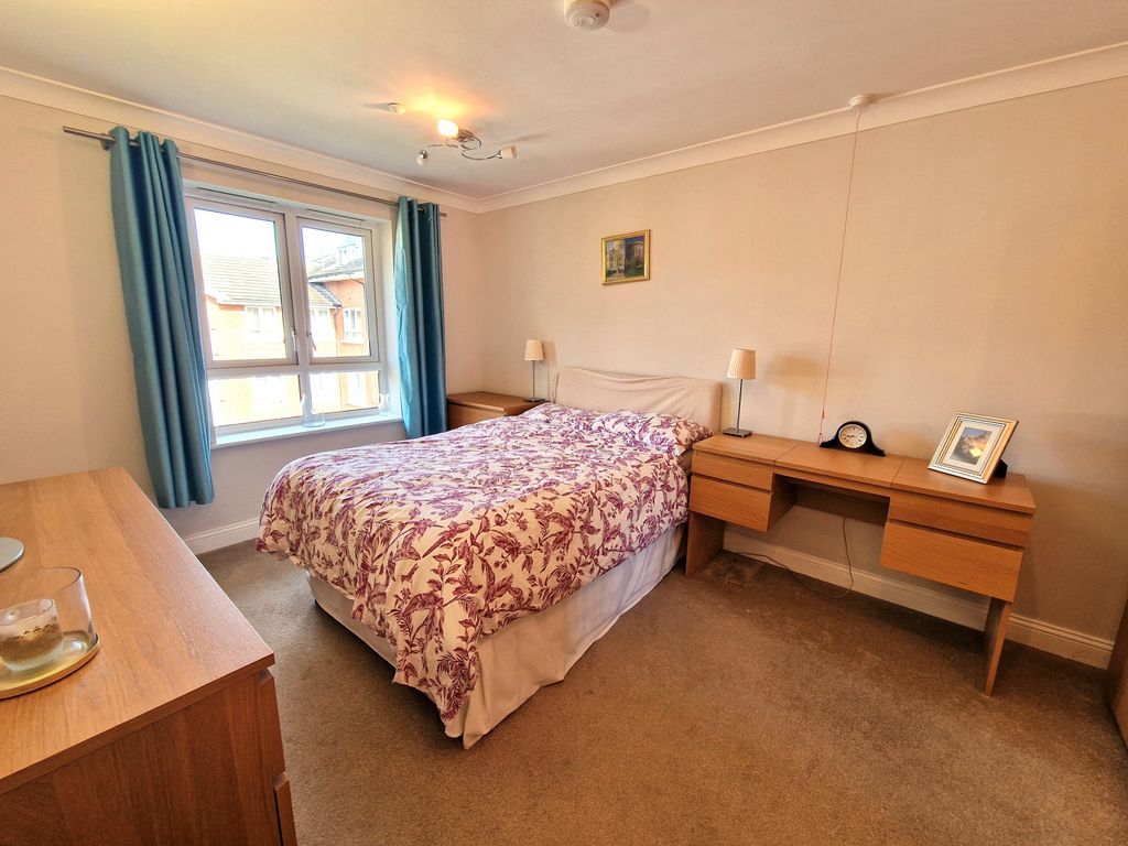 1 bed flat for sale in Church Hill Road, East Barnet, Barnet EN4, £250,000