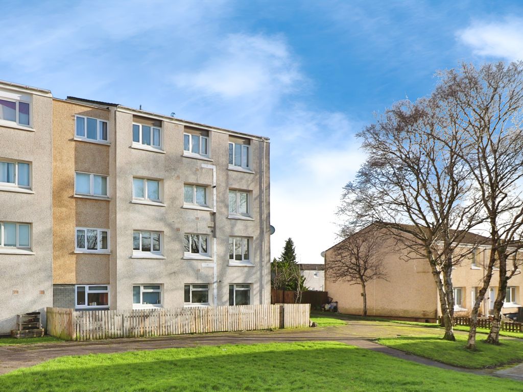 2 bed flat for sale in Helmsdale Court, Glasgow G72, £68,000