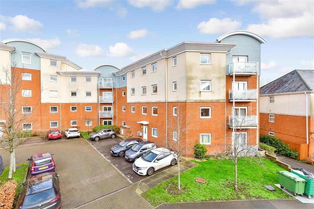 2 bed flat for sale in Burrage Road, Redhill, Surrey RH1, £178,500