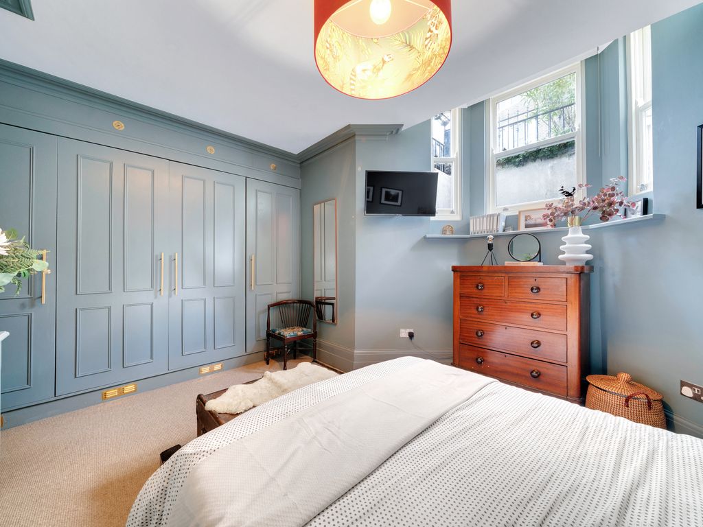 3 bed flat for sale in Glenarm Road, Hackney, London E5, £800,000