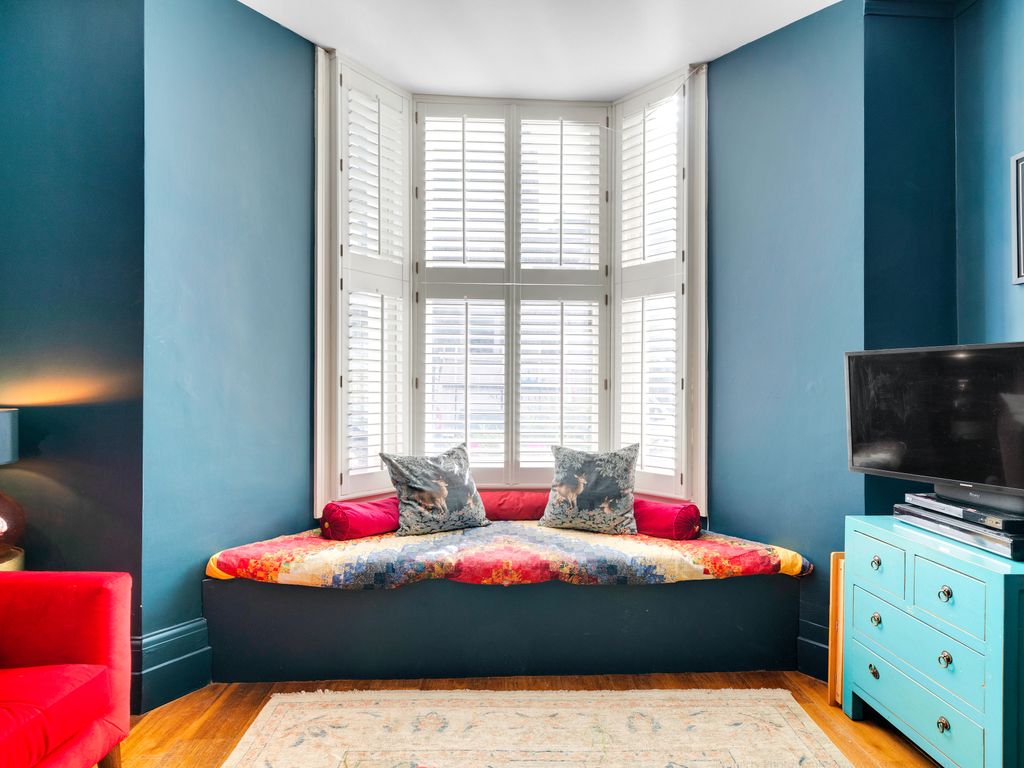 3 bed flat for sale in Glenarm Road, Hackney, London E5, £800,000