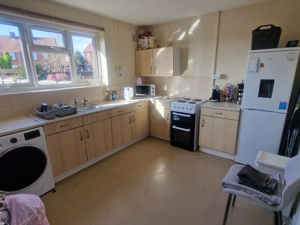 1 bed flat to rent in Wavell Road, Brierley Hill DY5, £700 pcm