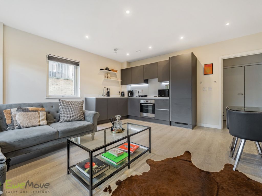 1 bed flat for sale in Buttercup Apartments, 86 Bittacy Hill, London, Greater London NW7, £450,000