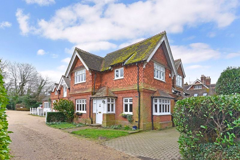 3 bed detached house for sale in The Common, Cranleigh GU6, £850,000