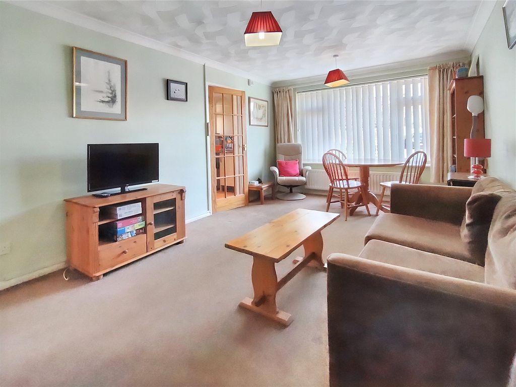 2 bed bungalow for sale in Bourne Way, Midhurst, West Sussex GU29, £365,000