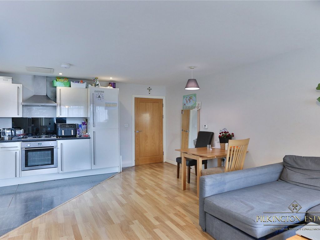 2 bed flat for sale in The Crescent, Plymouth, Devon PL1, £140,000