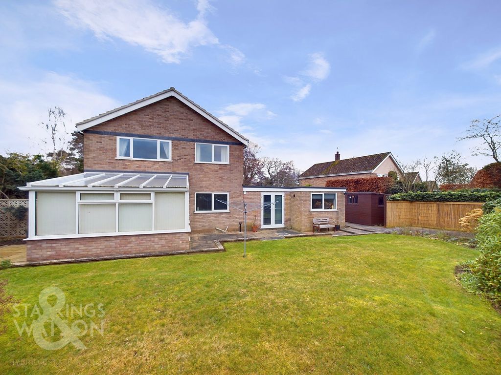 4 bed detached house for sale in Big Back Lane, Chedgrave, Norwich NR14, £495,000