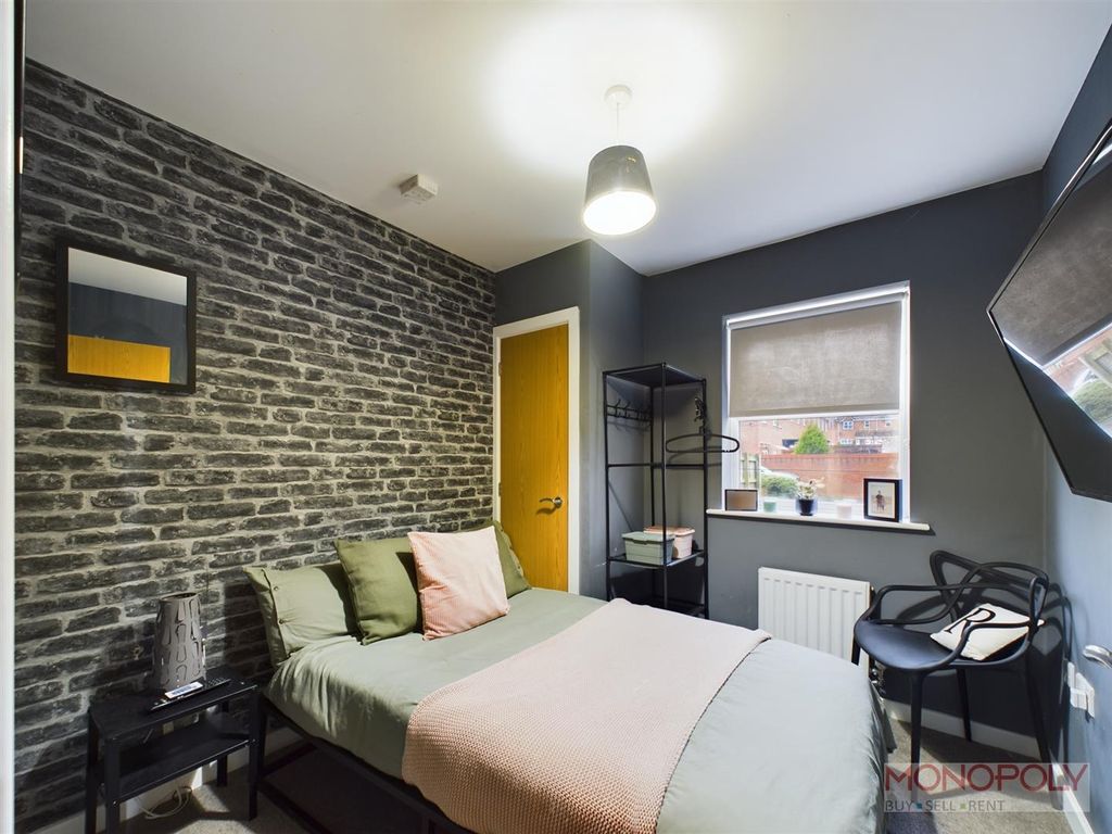 2 bed flat for sale in Hirwaun, Wrexham LL11, £129,950