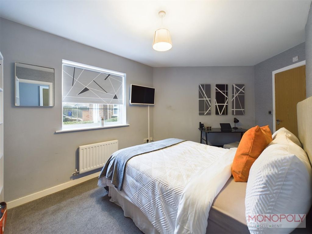 2 bed flat for sale in Hirwaun, Wrexham LL11, £129,950