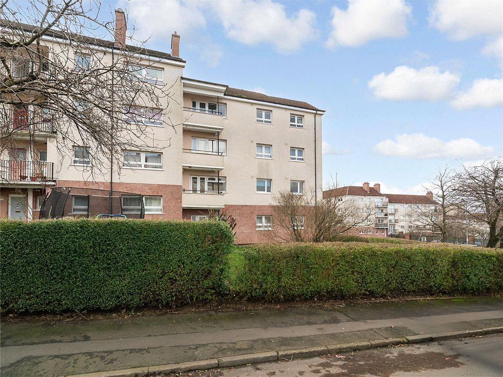 3 bed flat for sale in Ardnahoe Avenue, Glasgow G42, £75,000