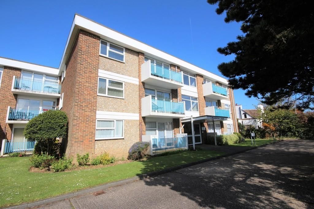 2 bed flat to rent in Wallace Avenue, Worthing BN11, £1,450 pcm