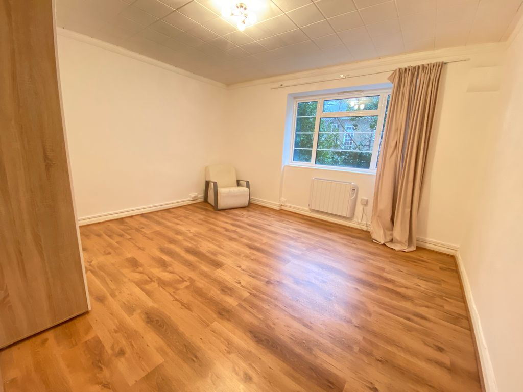 2 bed flat to rent in Lansdowne Way, London SW8, £1,998 pcm
