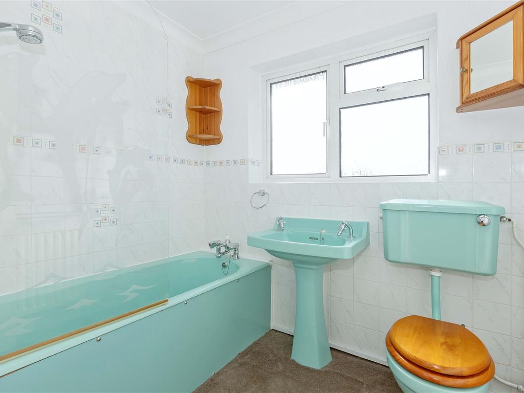 2 bed flat for sale in Seafield Avenue, Goring-By-Sea, Worthing BN12, £325,000