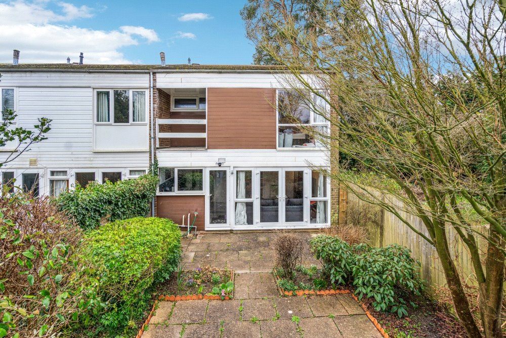 3 bed end terrace house for sale in Milton Lawns, Amersham, Buckinghamshire HP6, £580,000