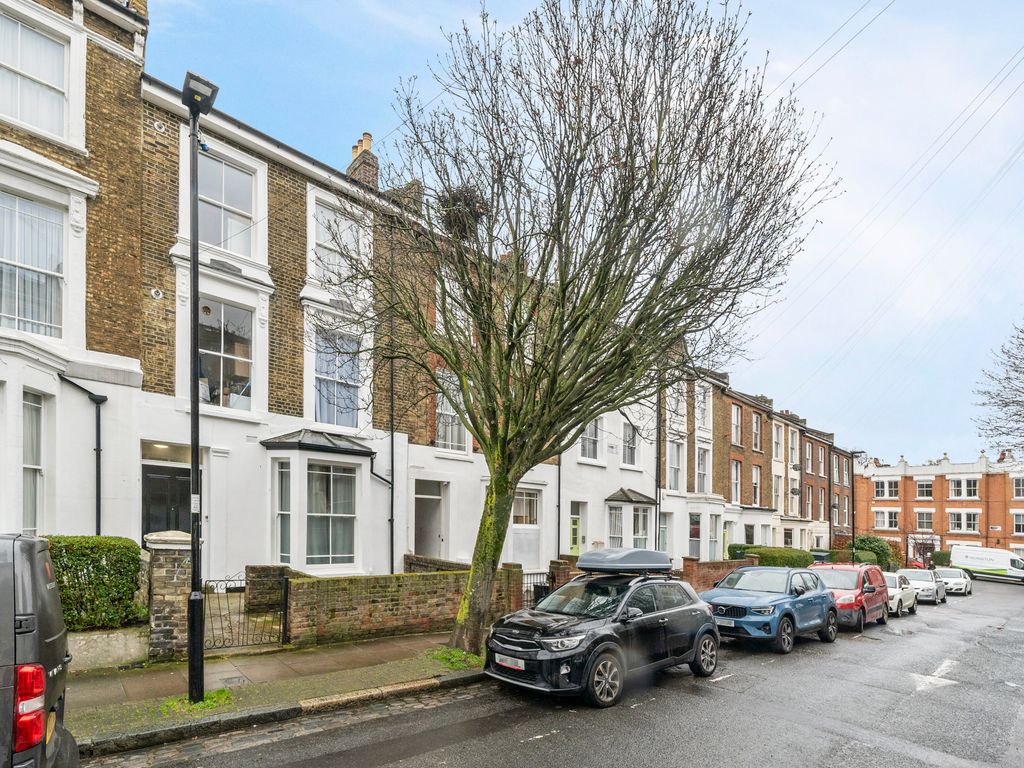 1 bed flat for sale in Hargrave Road, London N19, £400,000