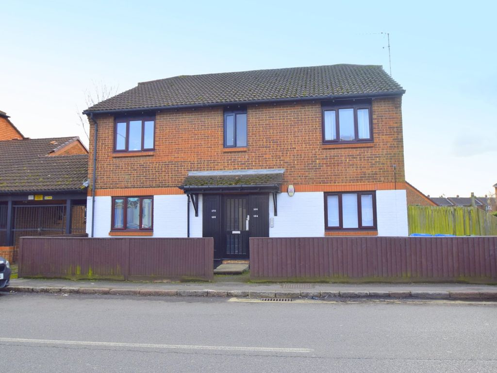 1 bed flat for sale in Horton Road, Datchet, Berkshire SL3, £210,000