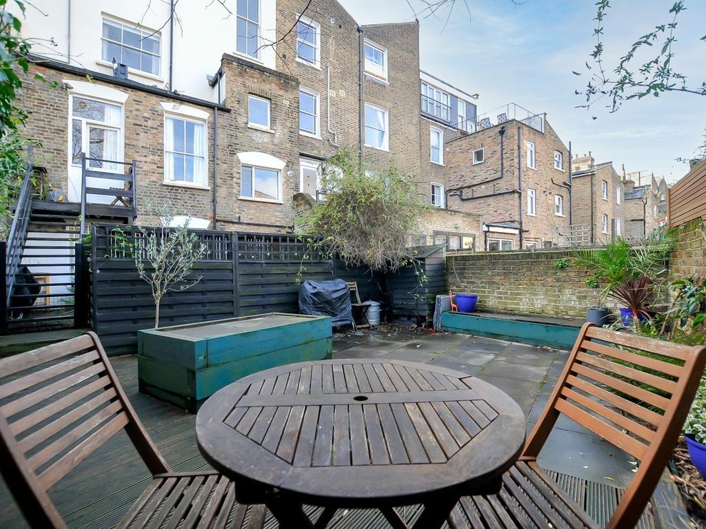 2 bed flat for sale in Farleigh Road, London N16, £600,000