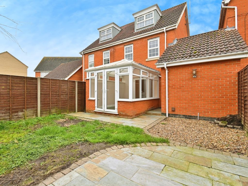 3 bed detached house for sale in Ensign Way, Diss IP22, £270,000