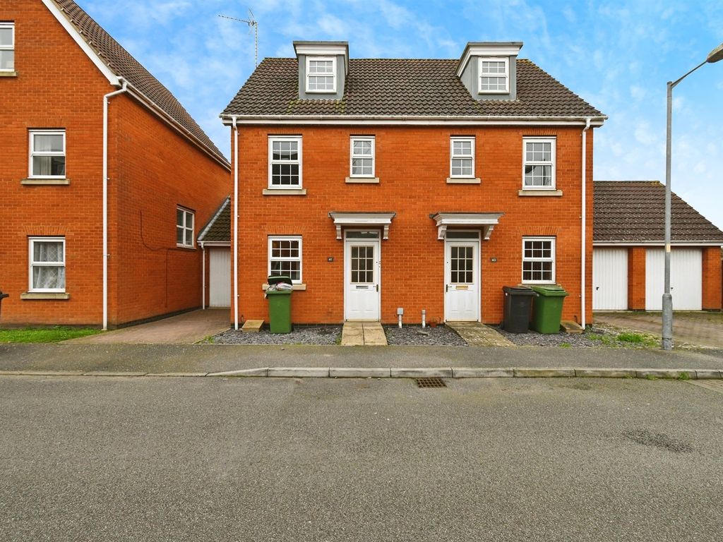 3 bed detached house for sale in Ensign Way, Diss IP22, £270,000