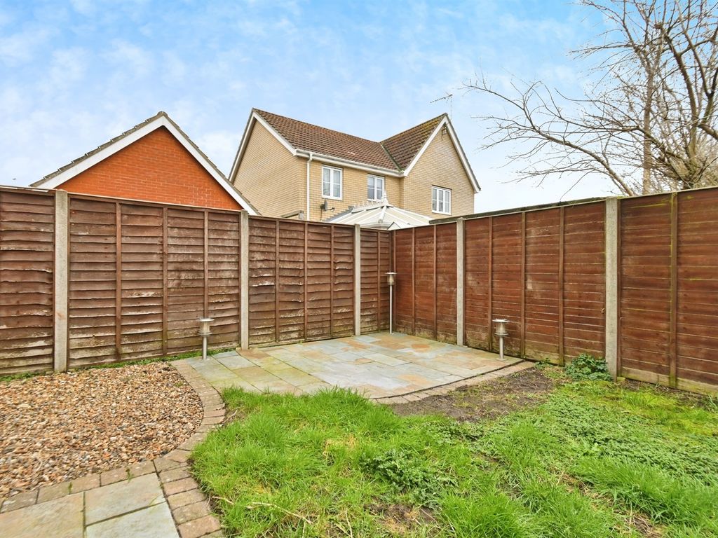 3 bed detached house for sale in Ensign Way, Diss IP22, £270,000