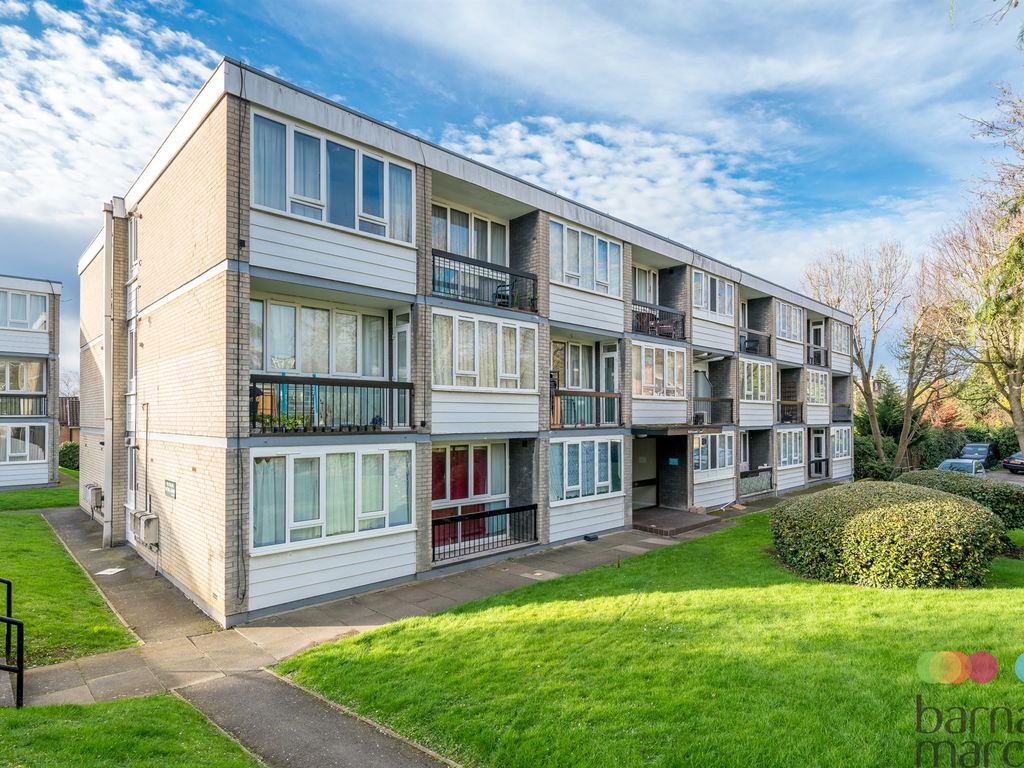 1 bed flat for sale in Ashbourne Close, London N12, £325,000