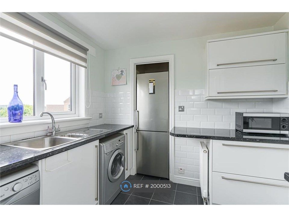 3 bed flat to rent in Mearenside, Edinburgh EH12, £1,400 pcm