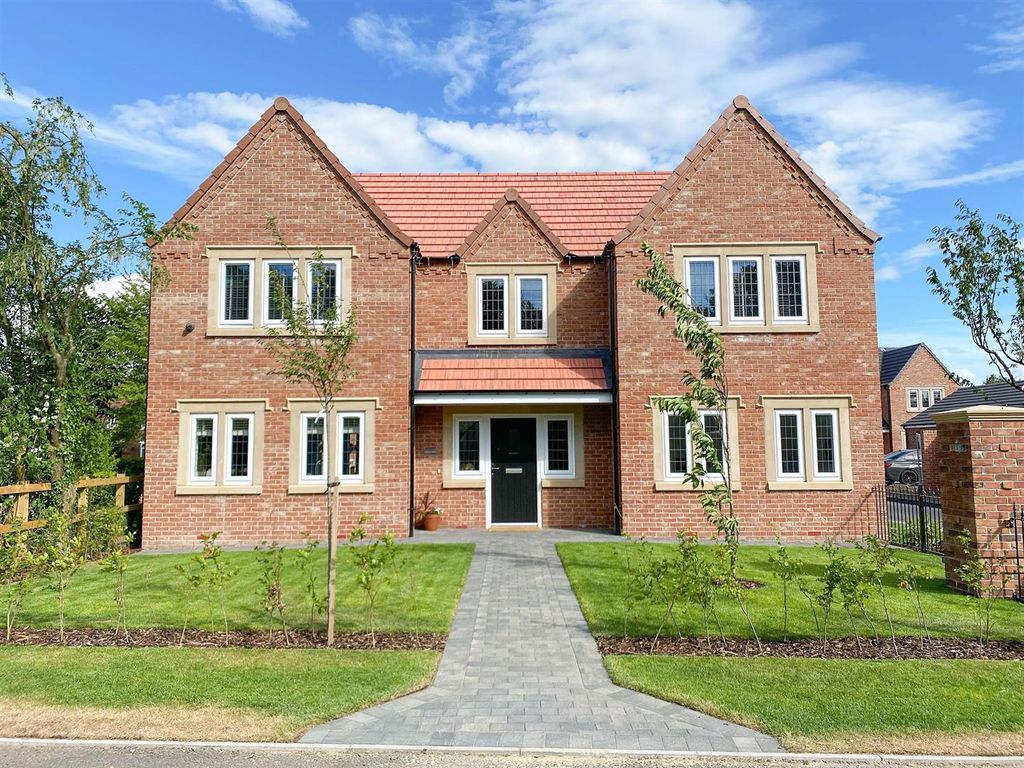 4 bed detached house for sale in Old Bawtry Road, Finningley, Doncaster DN9, £545,000