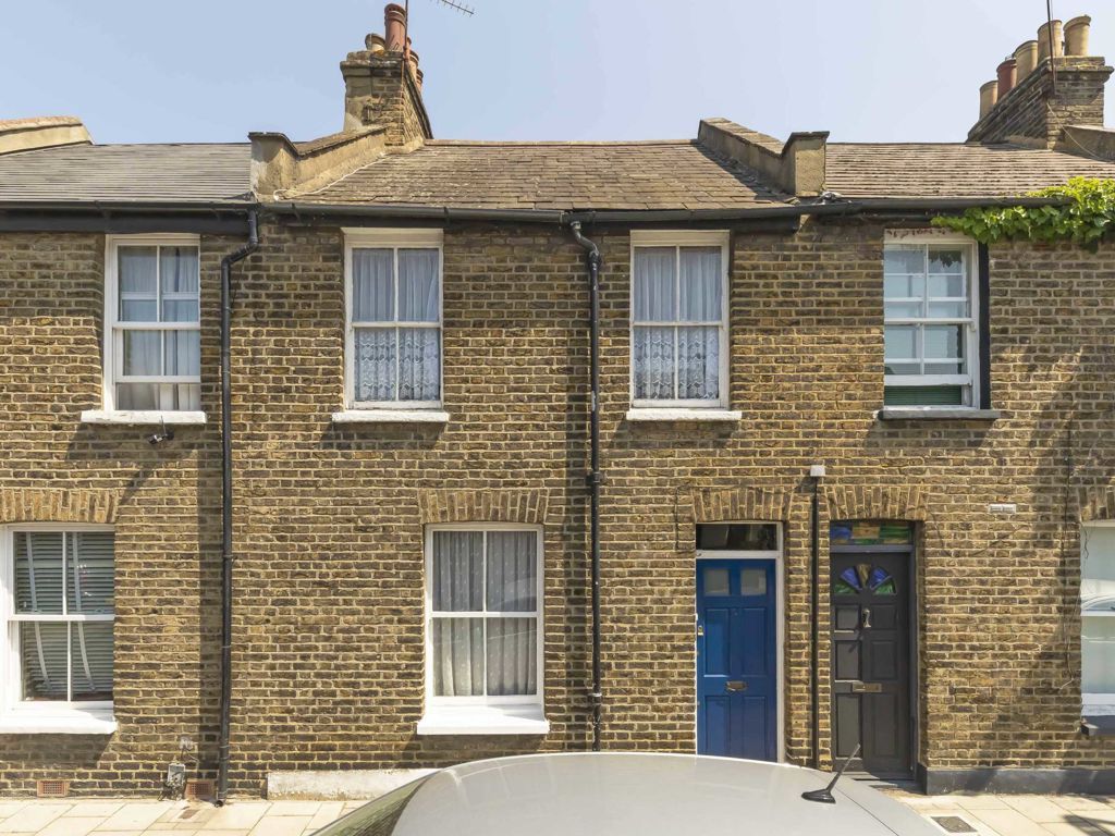 2 bed terraced house for sale in Groton Road, London SW18, £700,000