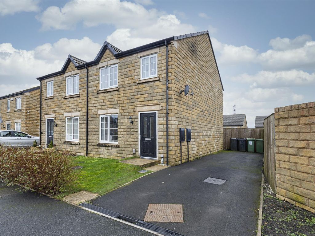 3 bed property for sale in Anvil Court, Lindley, Huddersfield HD3, £270,000