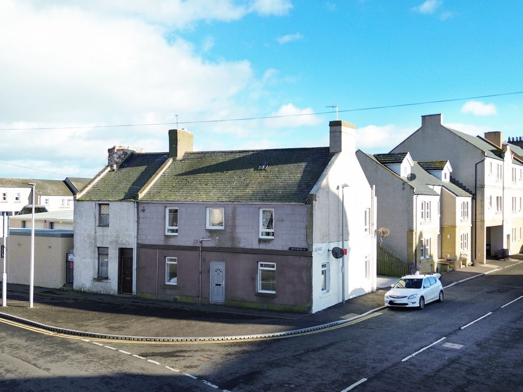 2 bed flat for sale in South Esk Street, Montrose DD10, £90,000