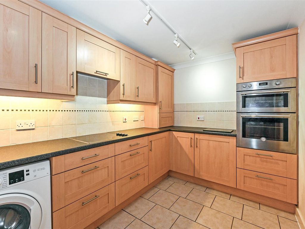 2 bed flat for sale in Palmerston House, Botley Road, Romsey, Hampshire SO51, £365,000