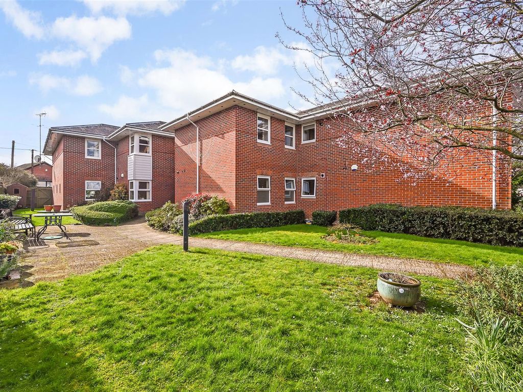 2 bed flat for sale in Palmerston House, Botley Road, Romsey, Hampshire SO51, £365,000