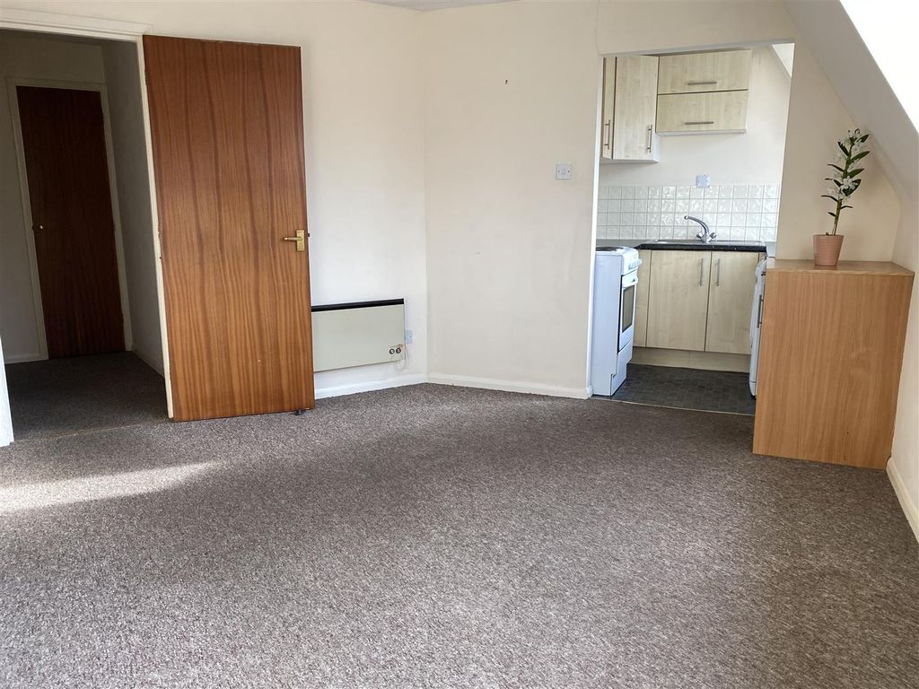 1 bed flat to rent in High Street, Newmarket CB8, £775 pcm