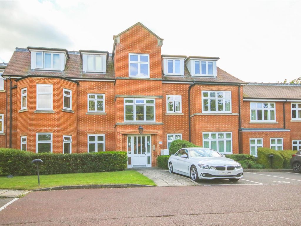 2 bed flat to rent in Falmouth Avenue, Newmarket CB8, £1,600 pcm