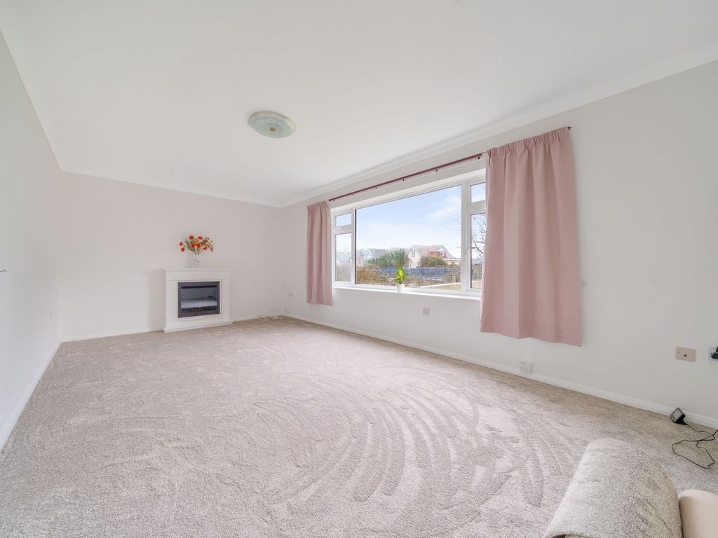 2 bed flat for sale in Upper Bognor Road, Bognor Regis PO21, £200,000