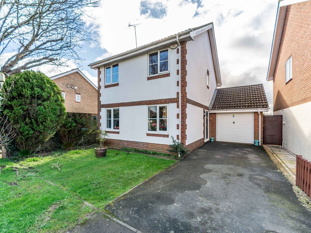 3 bed detached house for sale in Fontwell Close, Fontwell, Arundel BN18, £450,000