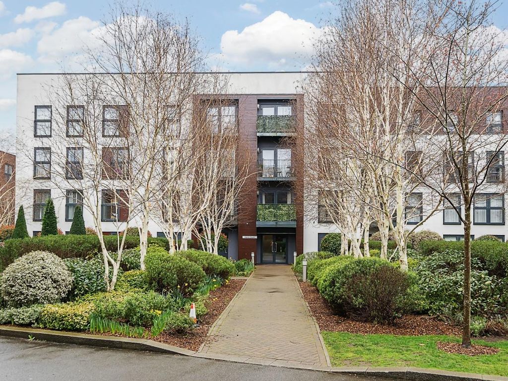 1 bed flat for sale in Henry Court, Stanmore Place HA7, £350,000