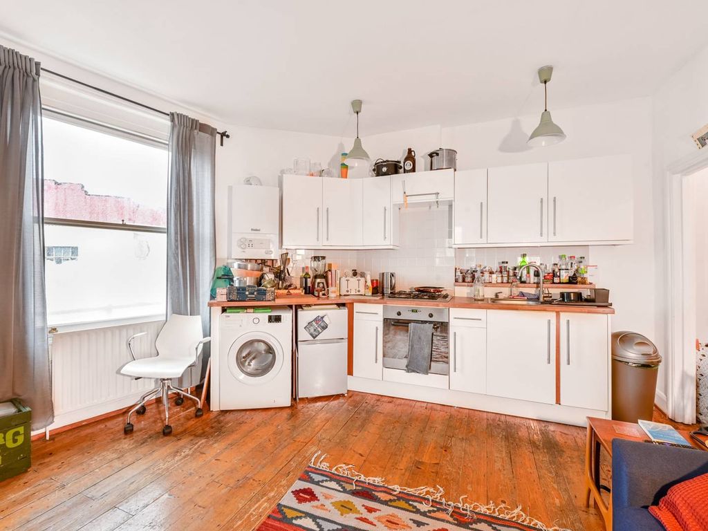 1 bed flat for sale in Crossway, Dalston, London N16, £400,000
