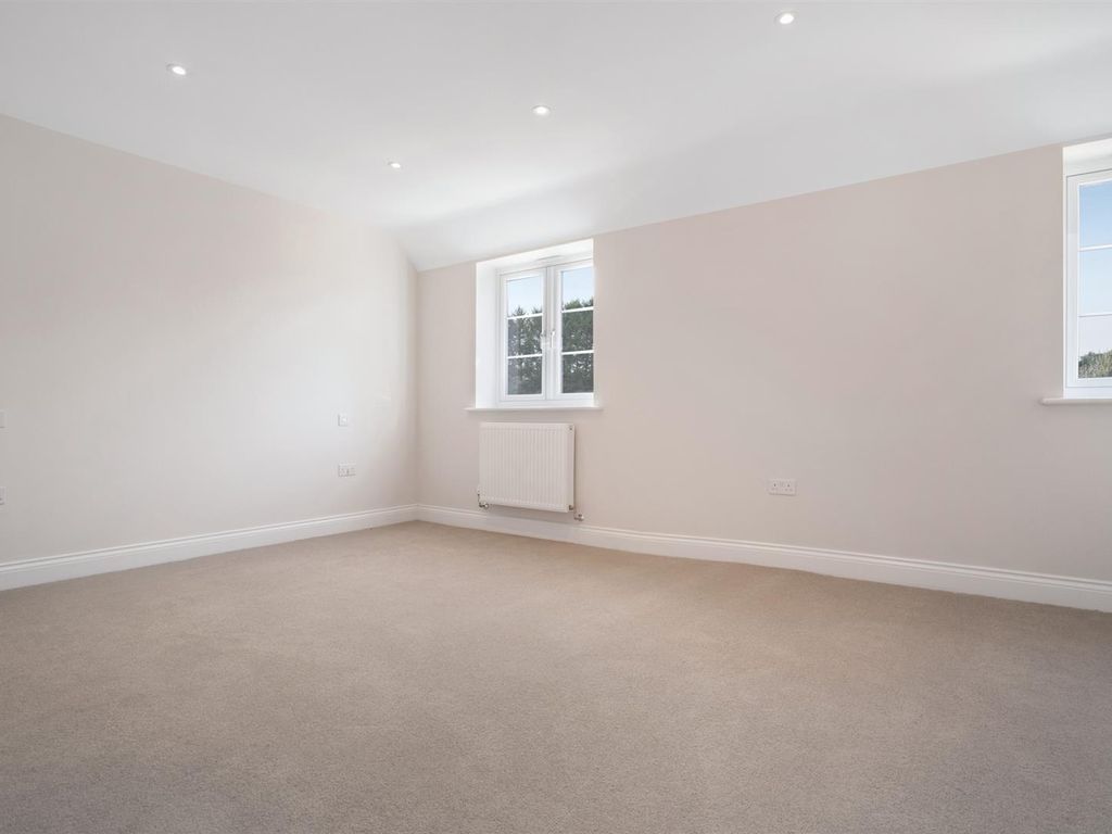 3 bed terraced house to rent in Winkfield Manor Drive, Ascot SL5, £3,750 pcm