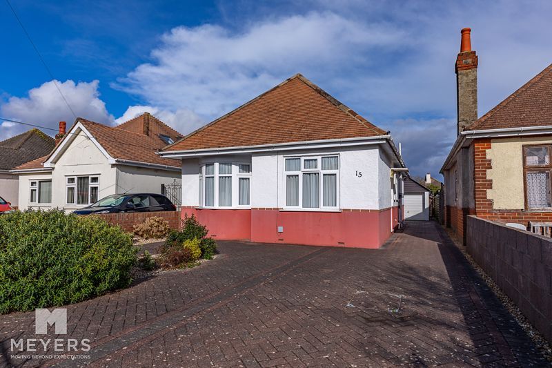 3 bed detached bungalow for sale in Wynford Road, Muscliffe BH9, £360,000