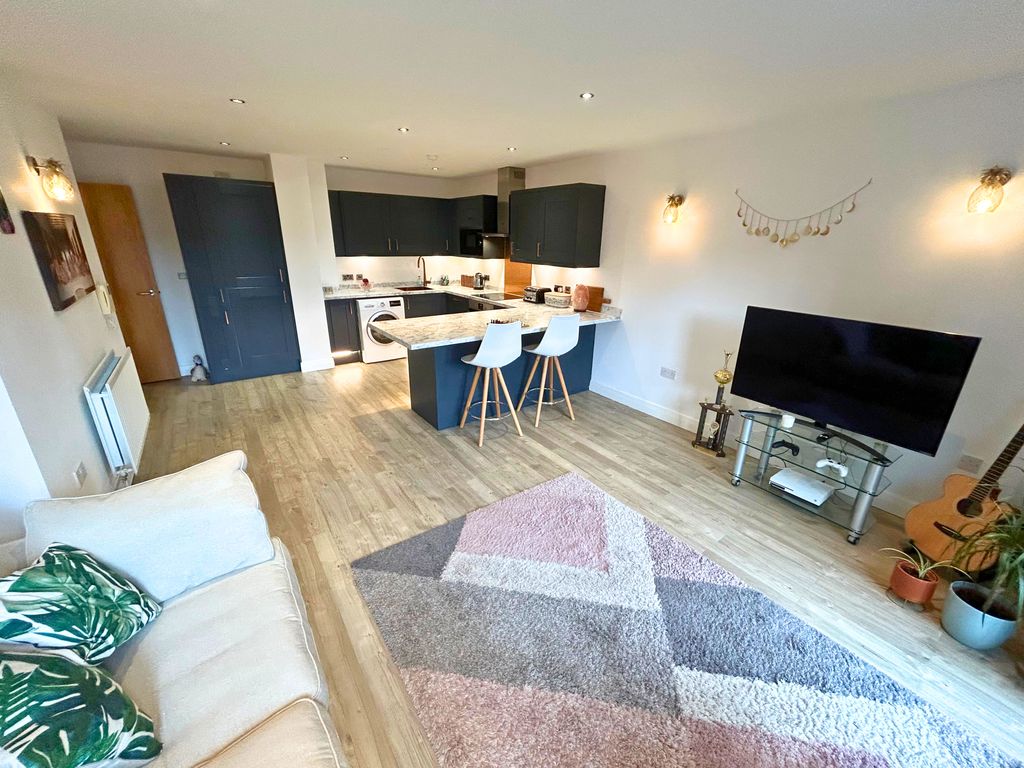 2 bed flat for sale in Ellesmere Street, Manchester M15, £240,000